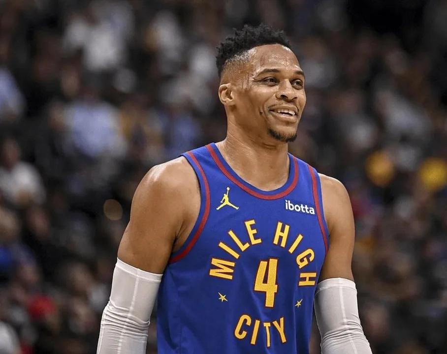 国王复出首战,连续三场30+状态火爆,威少成为焦点!