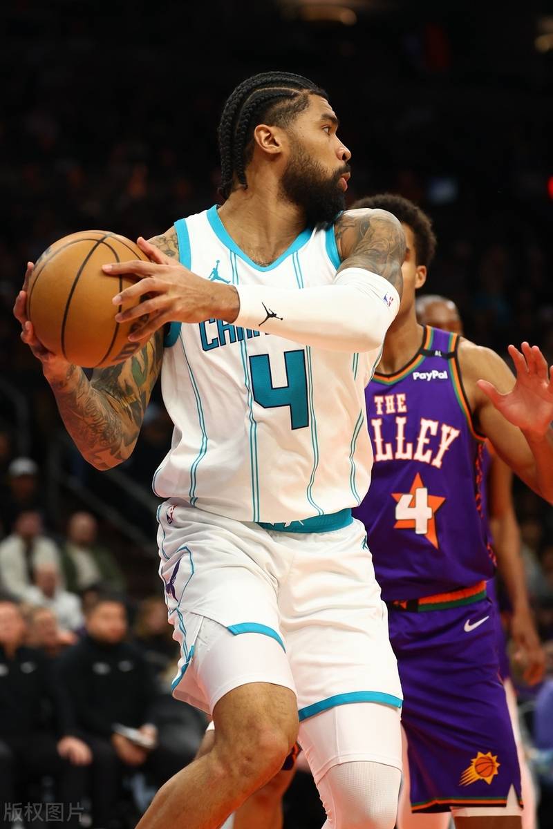 波尔图决赛大胜菲尼克斯太阳，马龙砍下10记关键球，全场沸腾的简单介绍